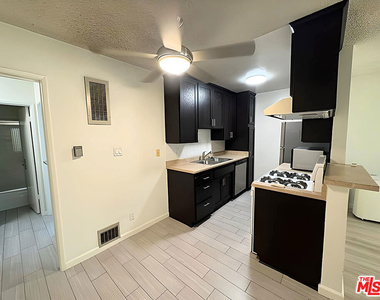 1630 Granville Avenue - Photo Thumbnail 2