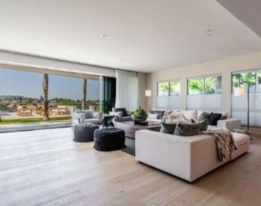 2391 Roscomare - Photo Thumbnail 6