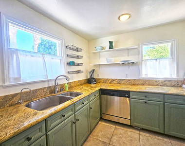 436 N Cordova Street - Photo Thumbnail 12