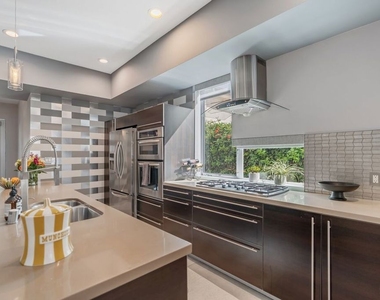 1250 N Harper Avenue - Photo Thumbnail 9