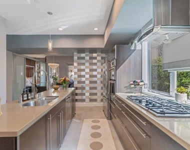 1250 N Harper Avenue - Photo Thumbnail 12