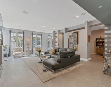 1250 N Harper Avenue - Photo Thumbnail 6