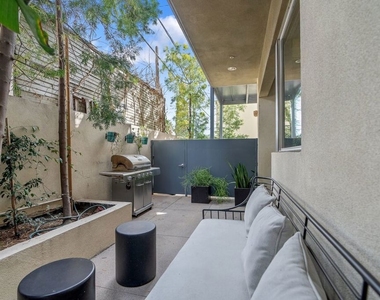 1250 N Harper Avenue - Photo Thumbnail 18