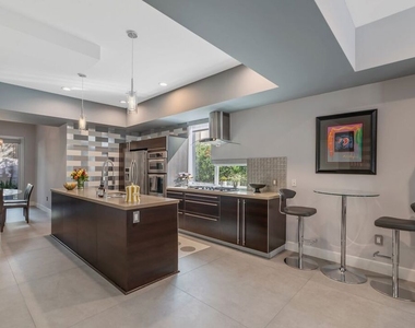 1250 N Harper Avenue - Photo Thumbnail 7