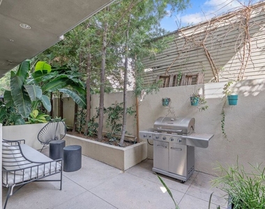 1250 N Harper Avenue - Photo Thumbnail 16
