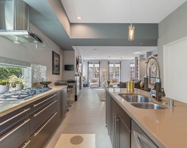 1250 N Harper Avenue - Photo Thumbnail 10