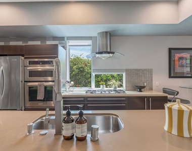 1250 N Harper Avenue - Photo Thumbnail 11
