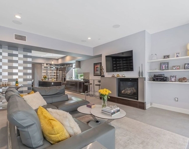 1250 N Harper Avenue - Photo Thumbnail 3