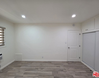 1224 N Fairfax Avenue - Photo Thumbnail 21