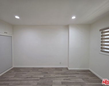 1224 N Fairfax Avenue - Photo Thumbnail 17