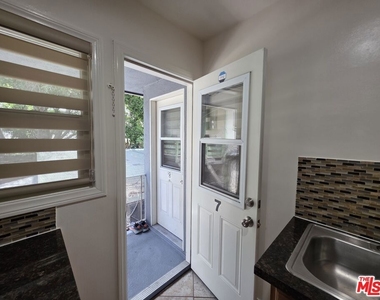 1224 N Fairfax Avenue - Photo Thumbnail 26