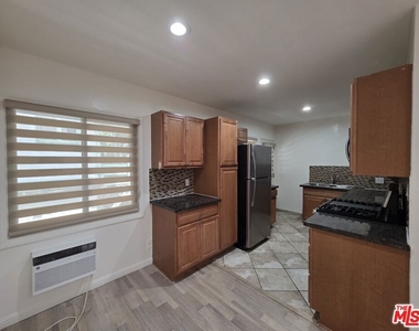1224 N Fairfax Avenue - Photo Thumbnail 11