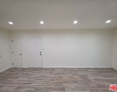 1224 N Fairfax Avenue - Photo Thumbnail 3