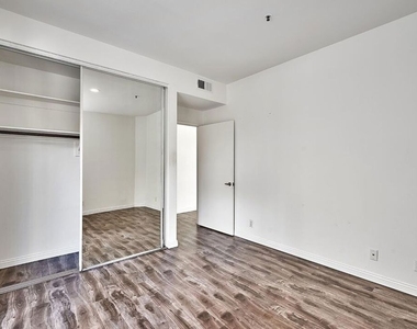 500 S Berendo Street - Photo Thumbnail 17