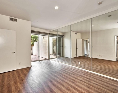 500 S Berendo Street - Photo Thumbnail 21