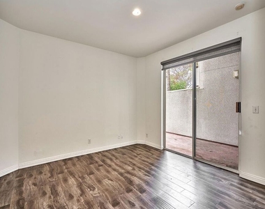 500 S Berendo Street - Photo Thumbnail 16