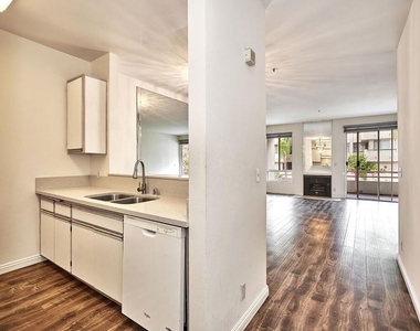 500 S Berendo Street - Photo Thumbnail 6