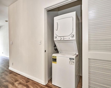 500 S Berendo Street - Photo Thumbnail 10
