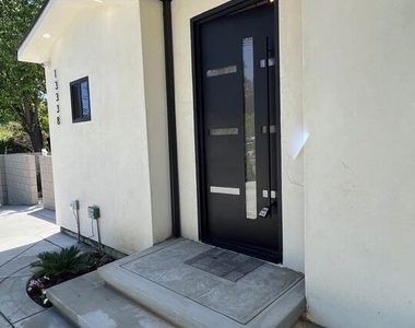 13338 Magnolia Boulevard - Photo Thumbnail 3