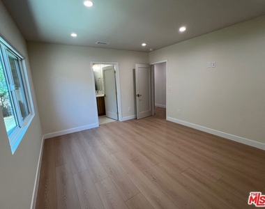 13338 Magnolia Boulevard - Photo Thumbnail 43