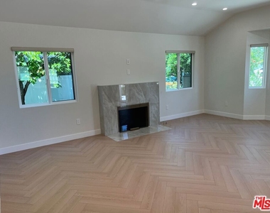 13338 Magnolia Boulevard - Photo Thumbnail 9