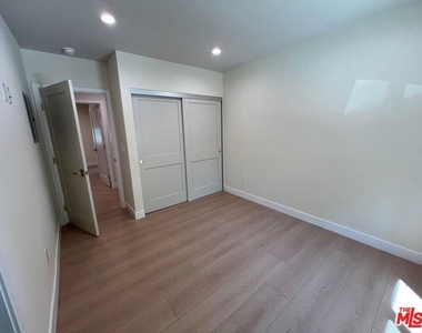 13338 Magnolia Boulevard - Photo Thumbnail 30