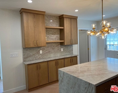 13338 Magnolia Boulevard - Photo Thumbnail 20