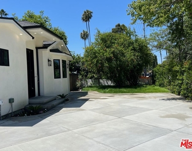 13338 Magnolia Boulevard - Photo Thumbnail 2