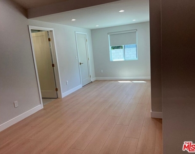 13338 Magnolia Boulevard - Photo Thumbnail 35