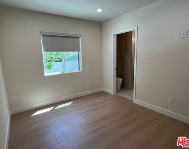13338 Magnolia Boulevard - Photo Thumbnail 31