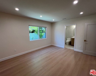 13338 Magnolia Boulevard - Photo Thumbnail 42
