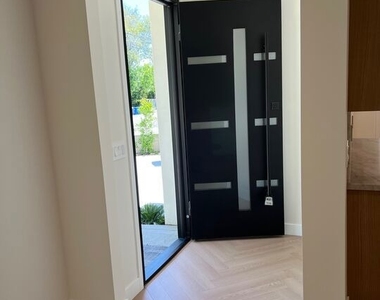 13338 Magnolia Boulevard - Photo Thumbnail 5