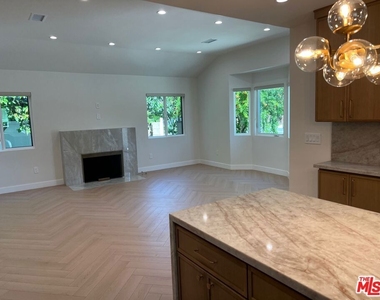 13338 Magnolia Boulevard - Photo Thumbnail 11