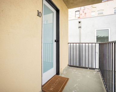 1313 Ocean Front Walk - Photo Thumbnail 16