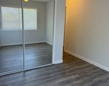 941 N Kingsley Drive - Photo Thumbnail 3
