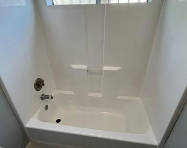 941 N Kingsley Drive - Photo Thumbnail 7