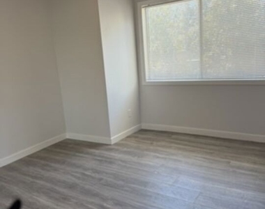 941 N Kingsley Drive - Photo Thumbnail 8