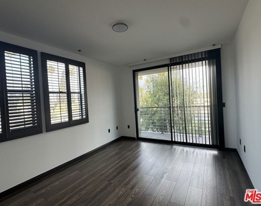 520 S Kingsley Drive - Photo Thumbnail 1