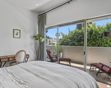 999 N Doheny Drive - Photo Thumbnail 10