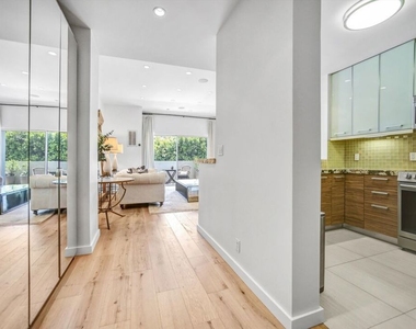 999 N Doheny Drive - Photo Thumbnail 1