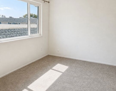 10206 Oklahoma Avenue - Photo Thumbnail 8