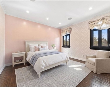 458 N Flores Street - Photo Thumbnail 18