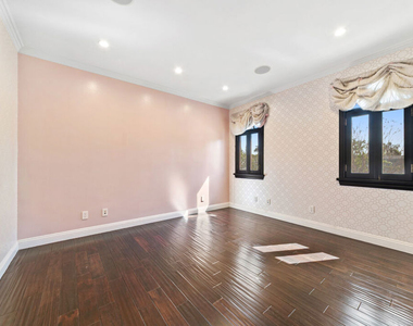 458 N Flores Street - Photo Thumbnail 19