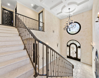 458 N Flores Street - Photo Thumbnail 10