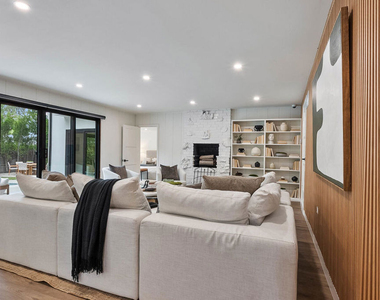 11346 Thurston Place - Photo Thumbnail 14