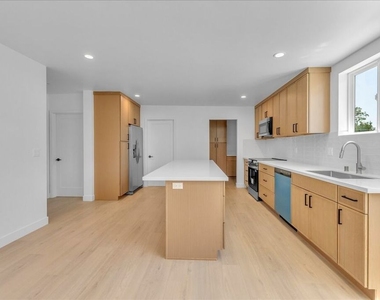 6913 Encino Avenue - Photo Thumbnail 23