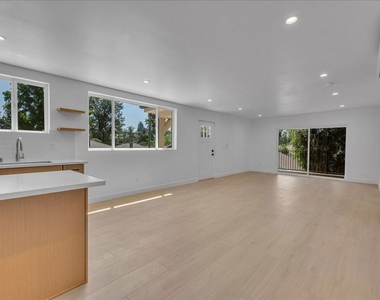 6913 Encino Avenue - Photo Thumbnail 18