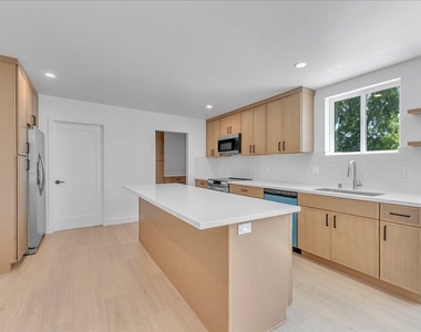 6913 Encino Avenue - Photo Thumbnail 22