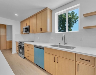 6913 Encino Avenue - Photo Thumbnail 7