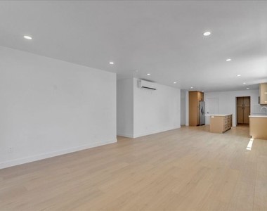 6913 Encino Avenue - Photo Thumbnail 17